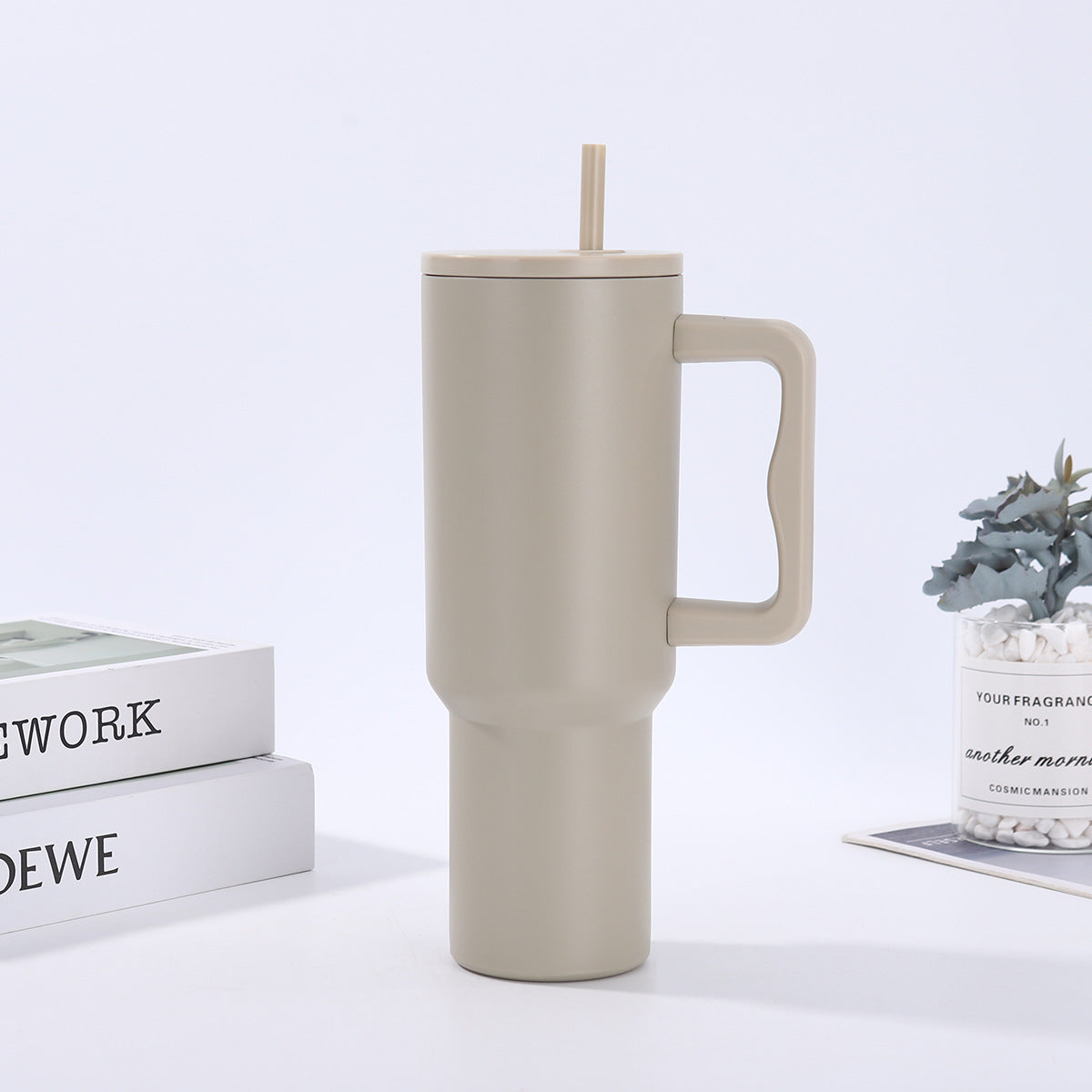 Handle-Equipped Insulated Stainless Steel Tumbler